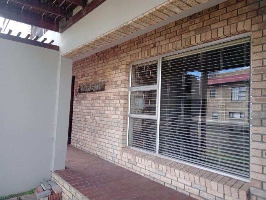 5 Bedroom Property for Sale in Wavecrest Eastern Cape